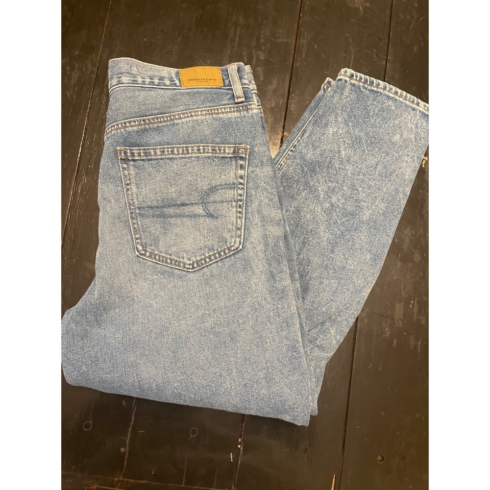 American Eagle Outfitters Mom Jeans Light Wash Distressed Denim Size 8